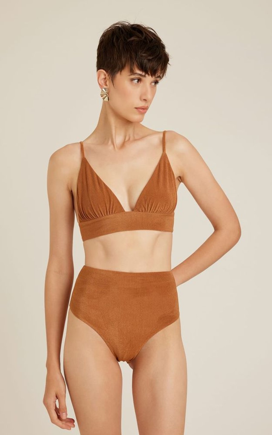 Biquinis Lenny Niemeyer | Top Triangulo Pala Bronze E Calca Hot Pants Cava Bronze